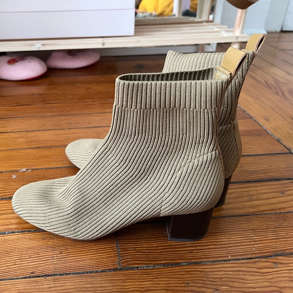 Everlane The Glove Boot in Cumin size 7